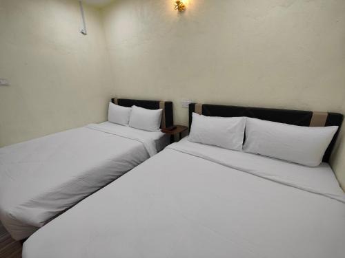 Kampung Penarik Hotel | Reds Roomstay Pantai Penarik 5