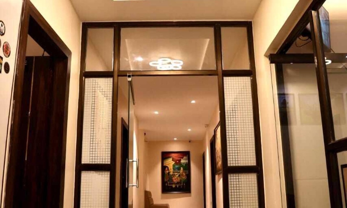 Nagaon Hotel | Regal Guest House by ROH
