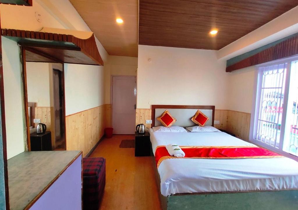 Shimla Hotel | Regency Shooryaa Near The Mall Shimla