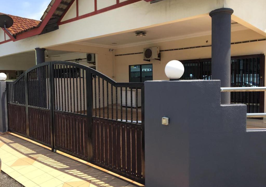 Kampung Darat Mak Bar House | RelaX HomeStay