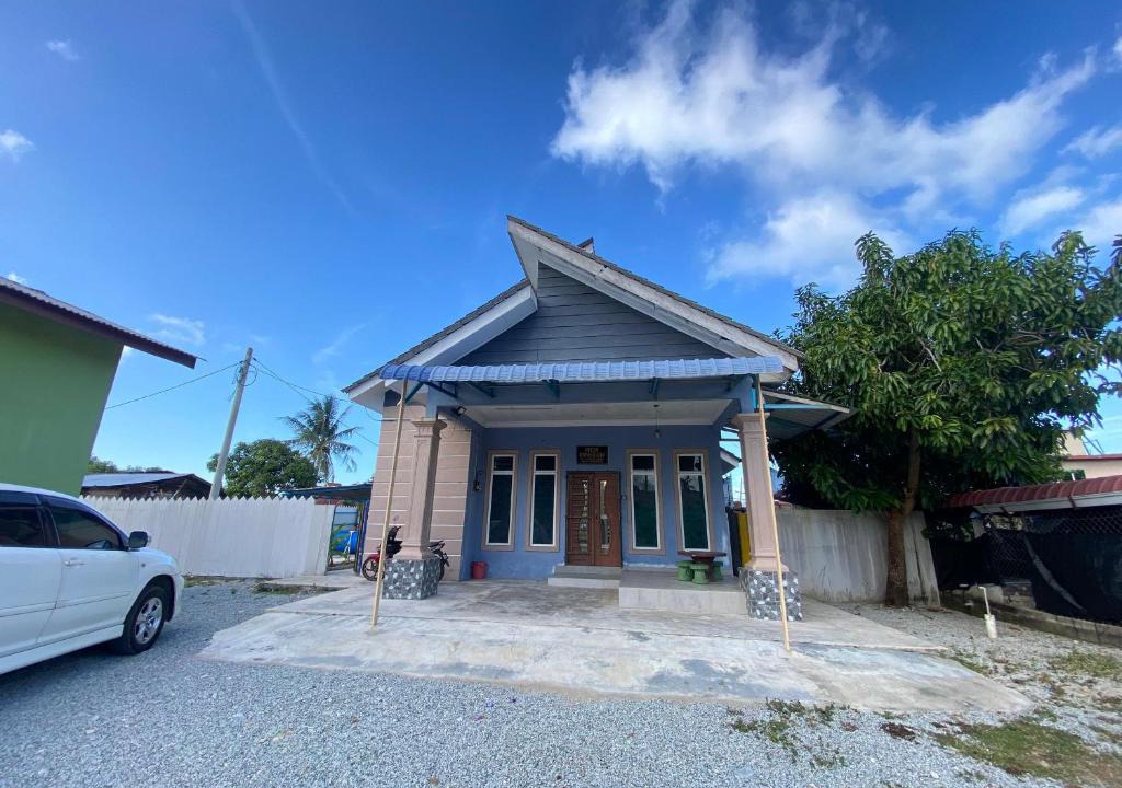 Kampung Gertak Seratus House | Rieza HOMESTAY