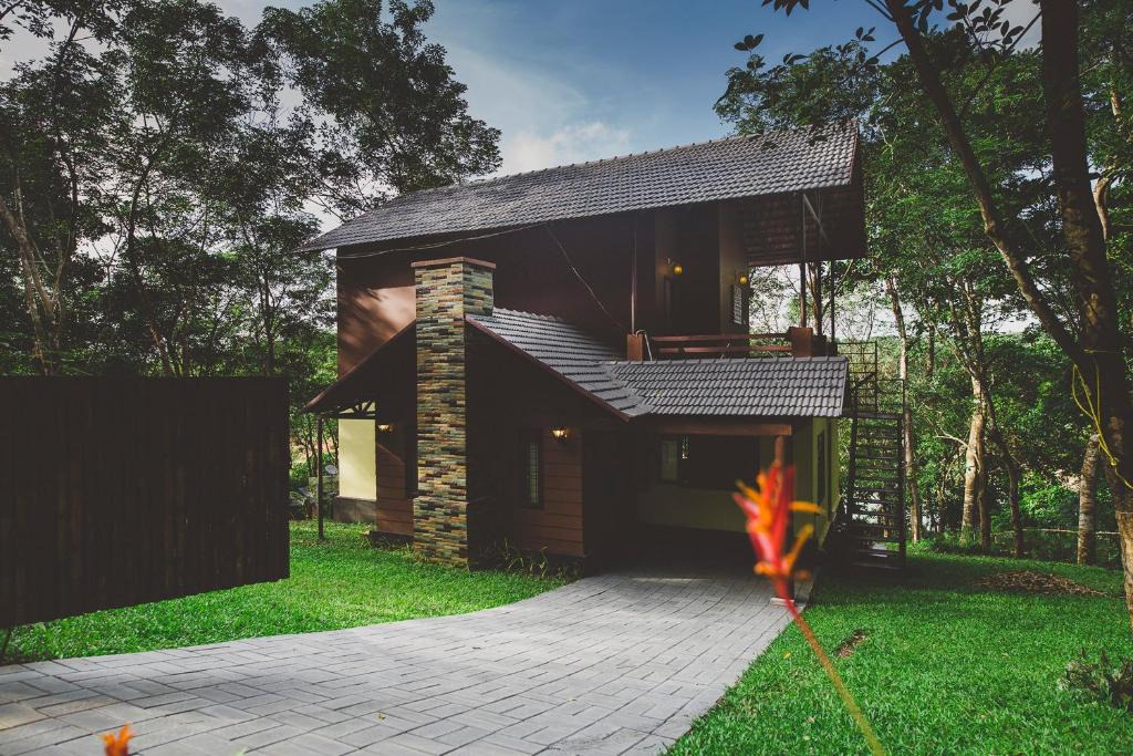Wadakanchery Resort | Riverine Springs