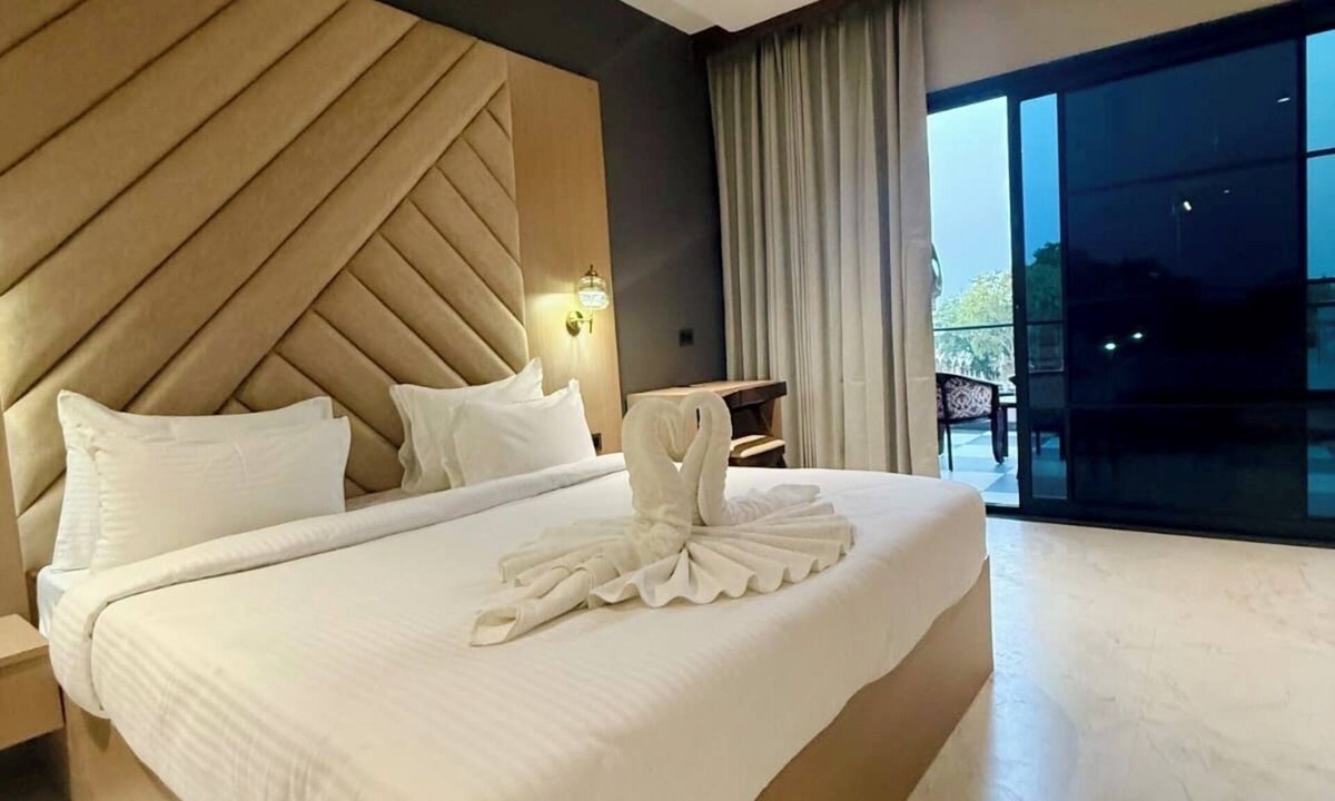 Maheshwar Hotel | Riviera Hotel & Resort