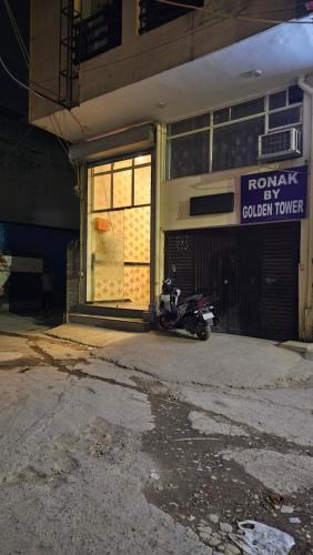 Delhi Cantonment Bed & Breakfast | Ronak by Golden Tower