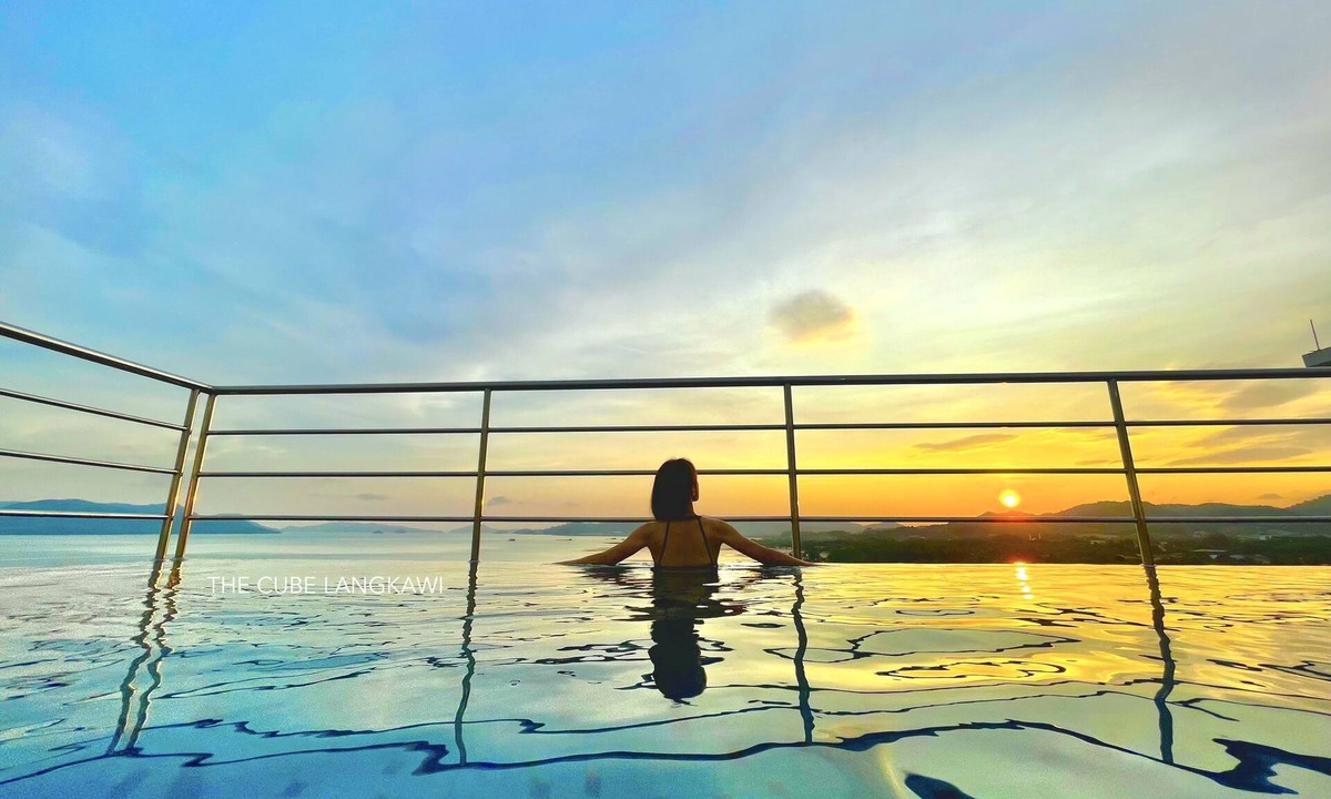 Kampung Pokok Asam Apartment | Rooftop Swimming Pool with Seaview Apartment