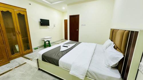 Begumpet Hotel | Rooms near Kims Hospital Secunderabad,Hyderabad