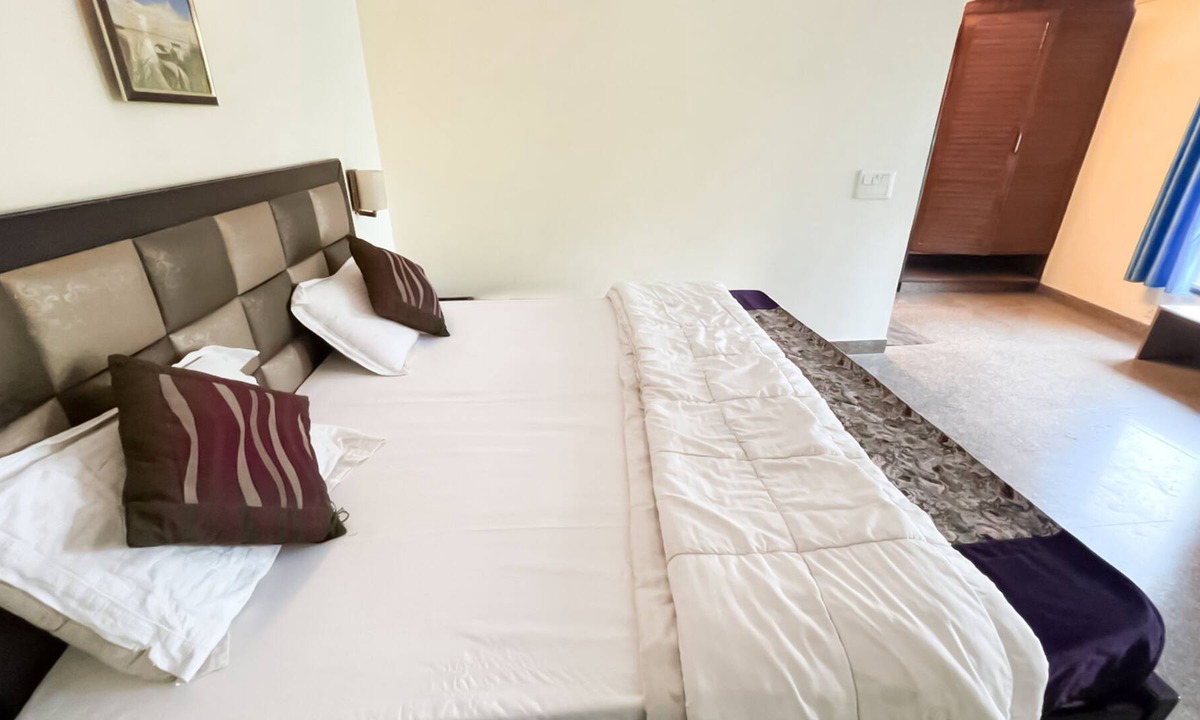 New Friends Colony Hotel | Roomshala 033 Silver Inn NFC