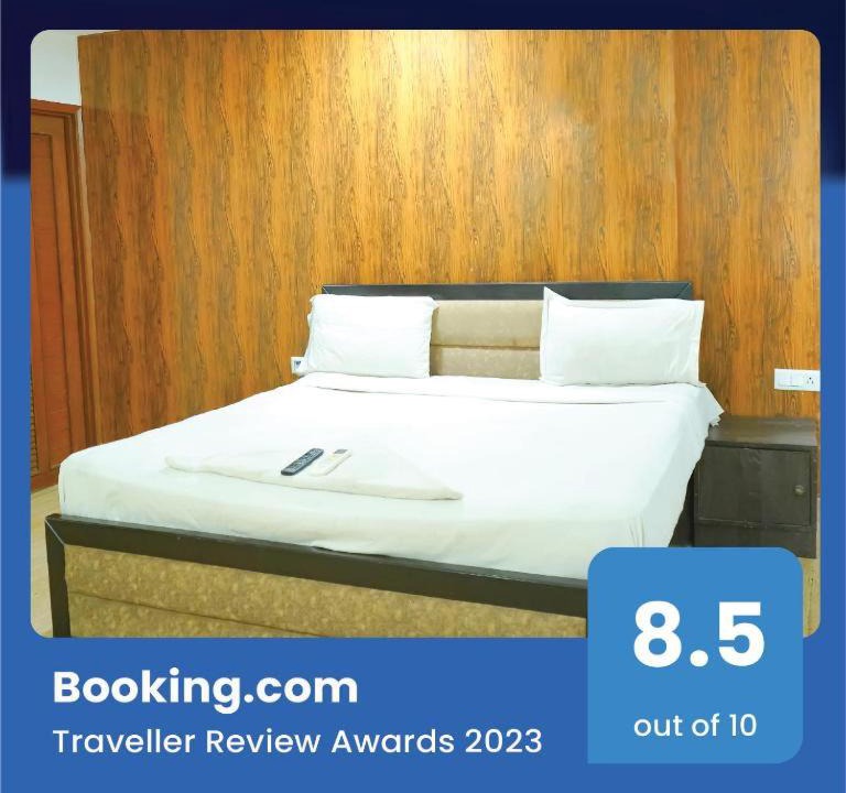 Indirapuram Hotel | Roomshala 115 Satguru Residency - Indrapuram