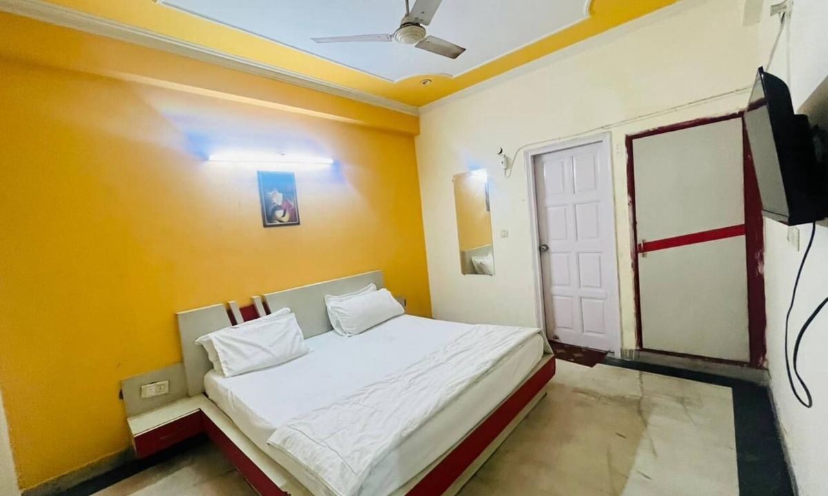 Noida Hotel | Roomshala Hotel Blue Inn Noida Sector 51