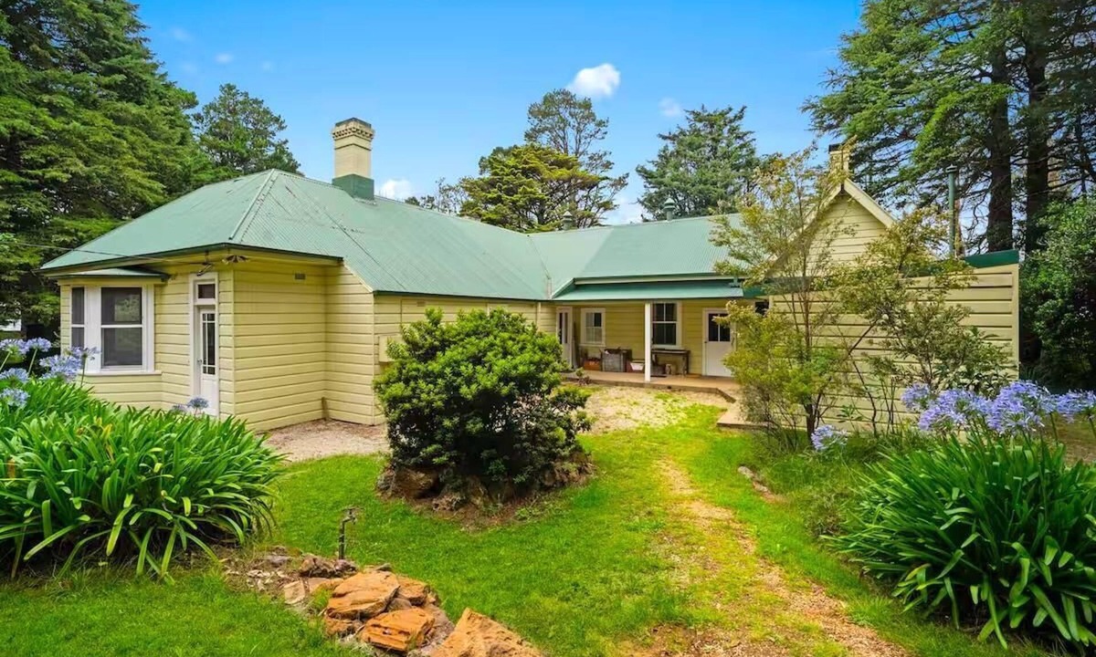 Blackheath House | Rostherne House | Old-Worldly Estate, 8 Bedroom, 2 Bathroom, Fireplaces, Bath, Ping-Pong, Pets, Accessible
