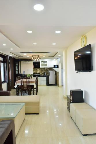 The Mall Road Villa | Rudhraksh Villa 4BR- Perfect Vacay Villa