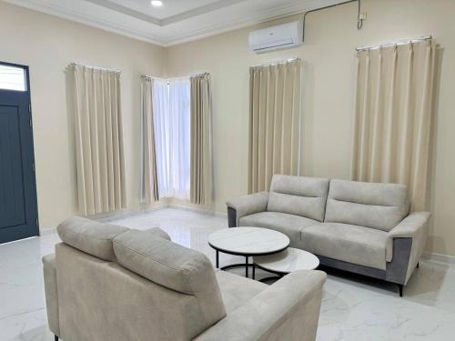 Batu Rakit House | Rumah Mak Anjang - Wifi, 4BR, 9-10Pax
