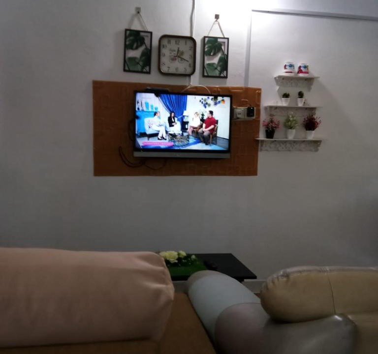 Jeli House | Rumah Tamu FieSari Jeli M U S L I M