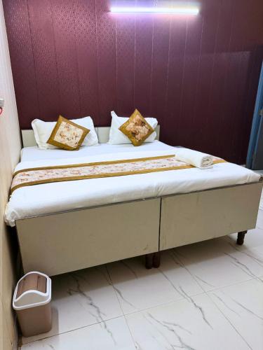 Nizamuddin East House | S Pal Palace -Walk in Nizamuddin Railway Station