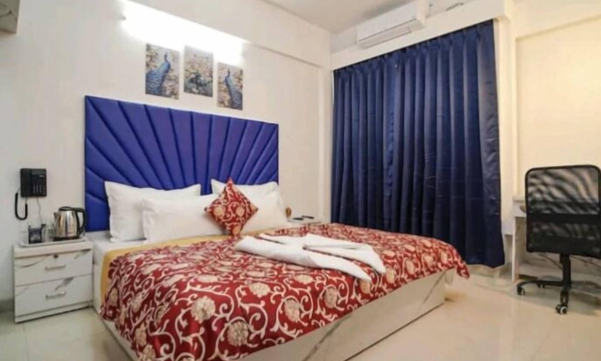 Aundh Hotel | Saara Residency