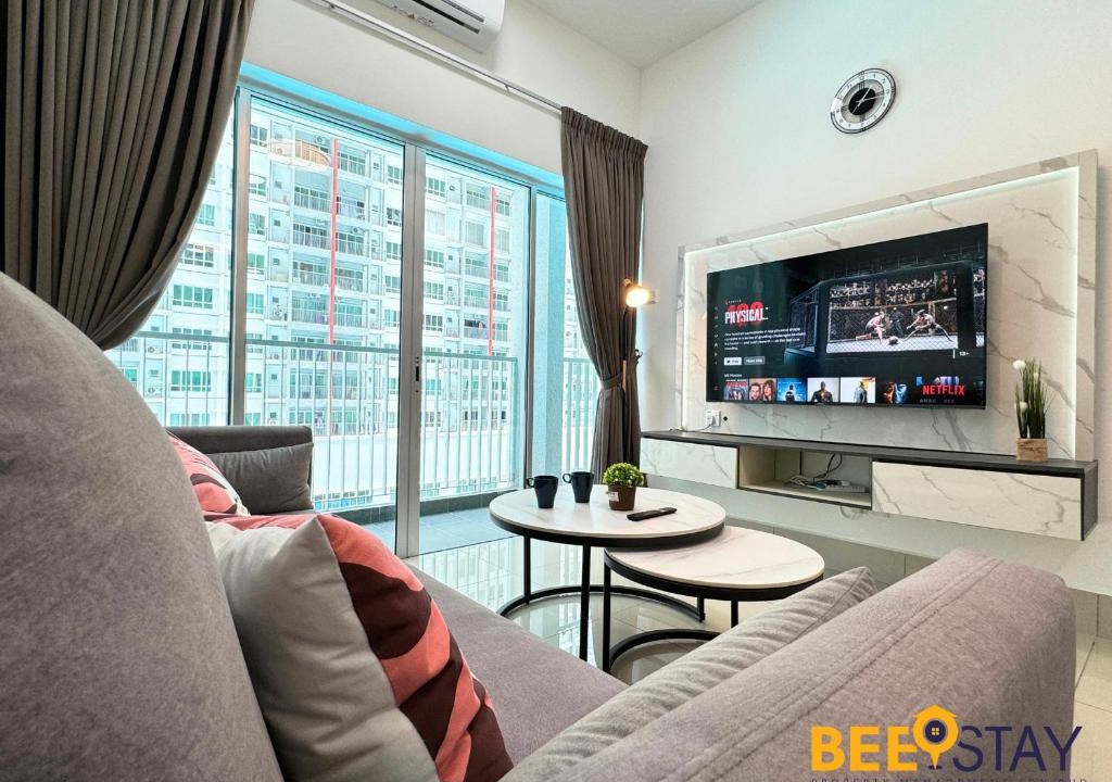 Salak South Apartment | Salak Selatan Pool View with Wifi & Netflix 4PAX