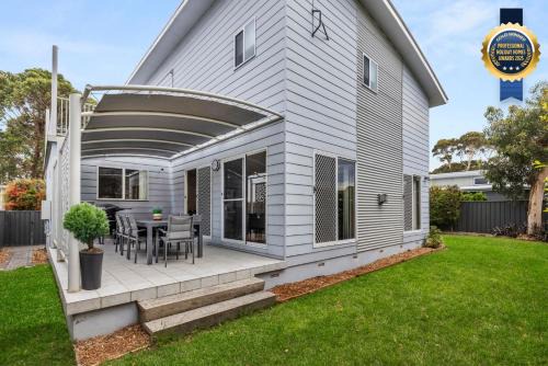 Callala Beach House | Sandlewood Breeze - Pet Friendly - Community Pool