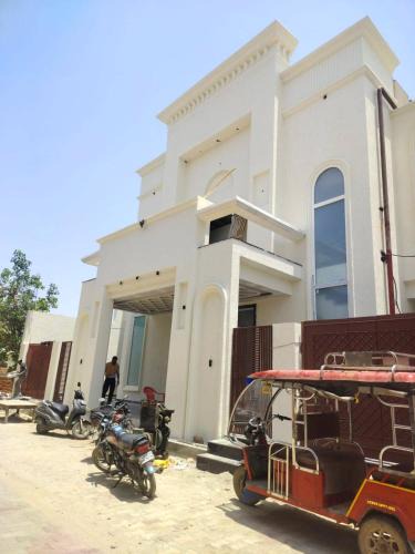 Mathura Hotel | Savadhani Palace
