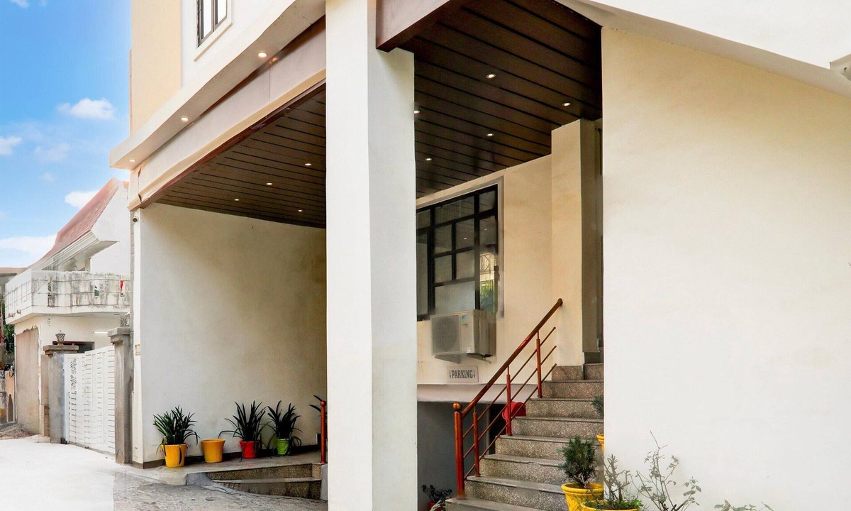 Indira Nagar House | Saver Double Hotel Parijat