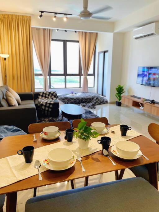 Malacca City Apartment | Sea View BaliResidenc 4-6Pax Video game 5minJonker B1207