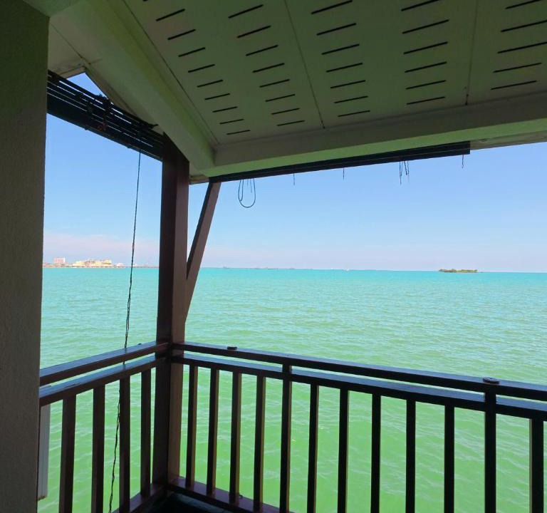 Taman Tanjung Ski Chalet | Seaview Water Chalet Lxpd