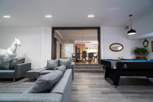 Senai House | Senai - Spacious & Mahjong & Billiards & KTV #4BR5B #30-35 pax by Cowidea