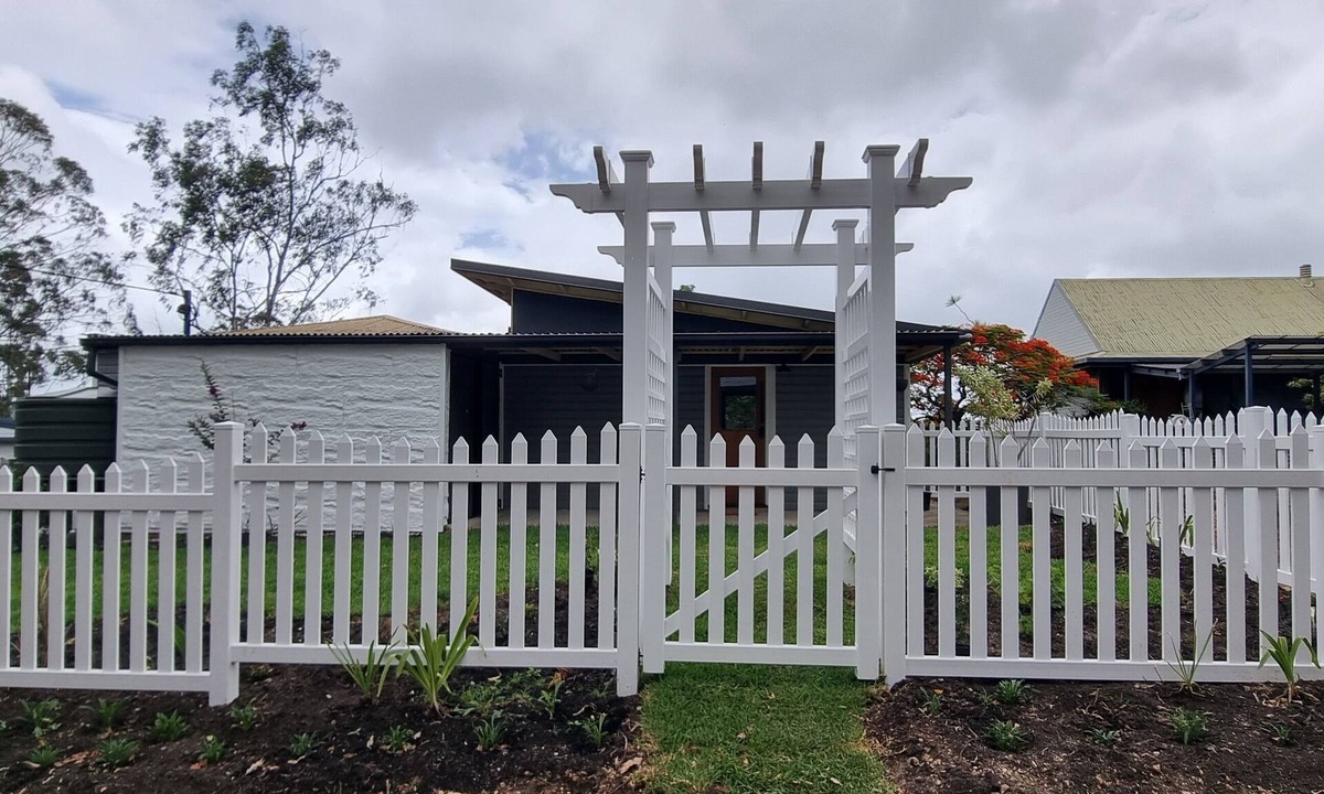 West Woombye Cottage | Serenity View Studio Retreat
