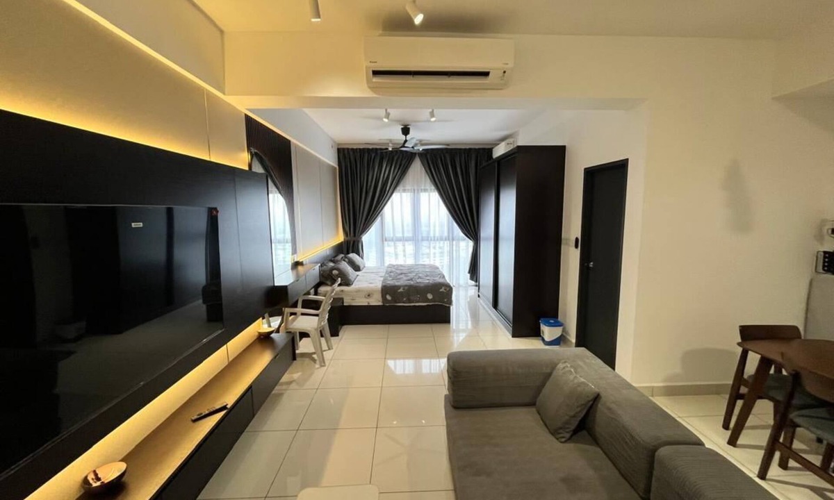 Petaling District Condo | Setia Alam Homestay - Quite High Floor Studio