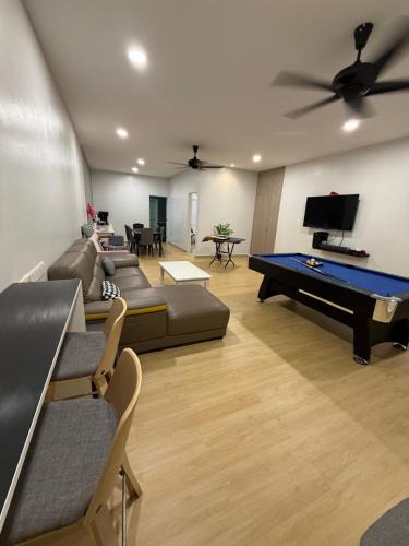 Taman Teratai Villa | Setia Home Sitiawan KTV 12+4 Pax