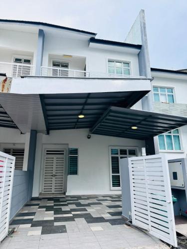 Tanjung Bungah Villa | Shamrock Bay Haven 5BR Homestay for 22pax at B Ferringghi