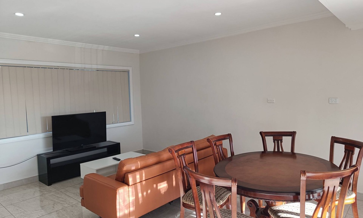 Guildford West House | SHARED ACCOMODATION | Spacious & Comfortable Queen Room with Heating and A/C