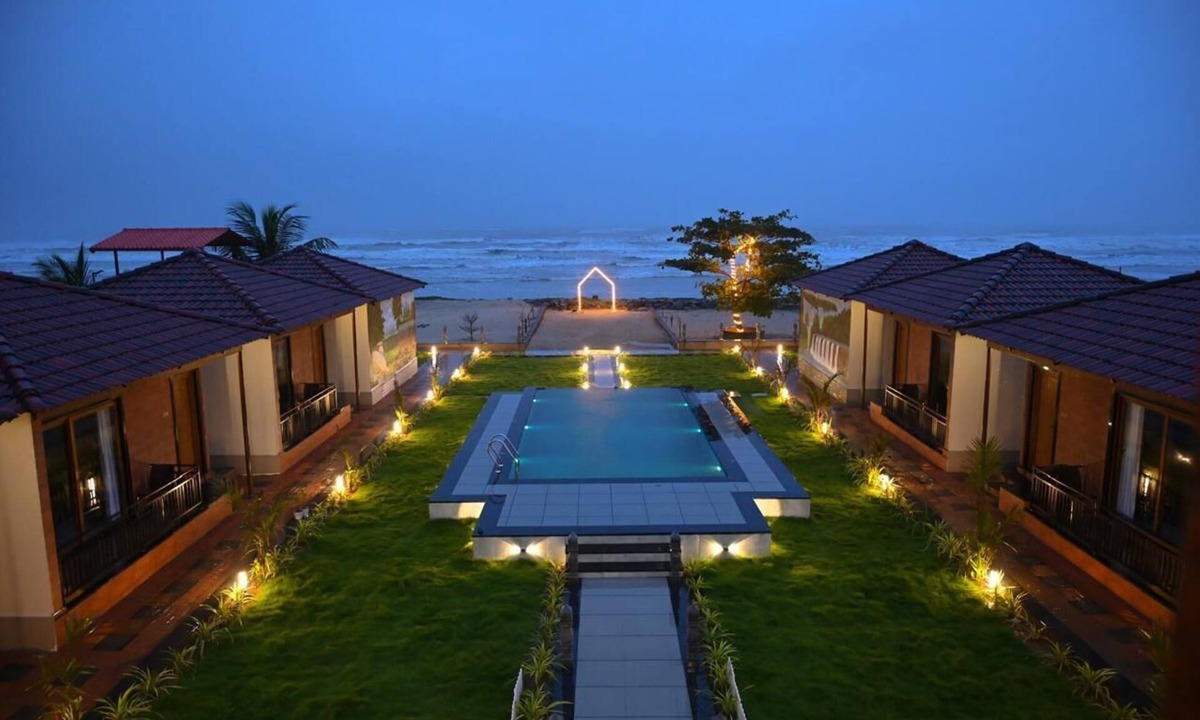 Murudeshwara Hotel | Shivani Sunset Bay Beach Resort