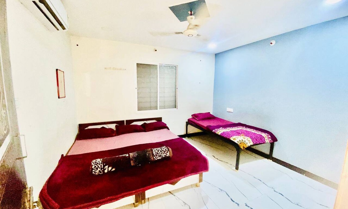 Ujjain House | Shree Niwas Yatri Grah