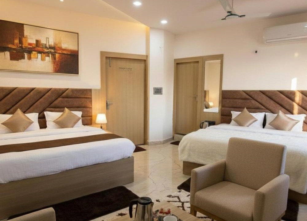 Mathura Hotel | Shri Radha Kripa Dham