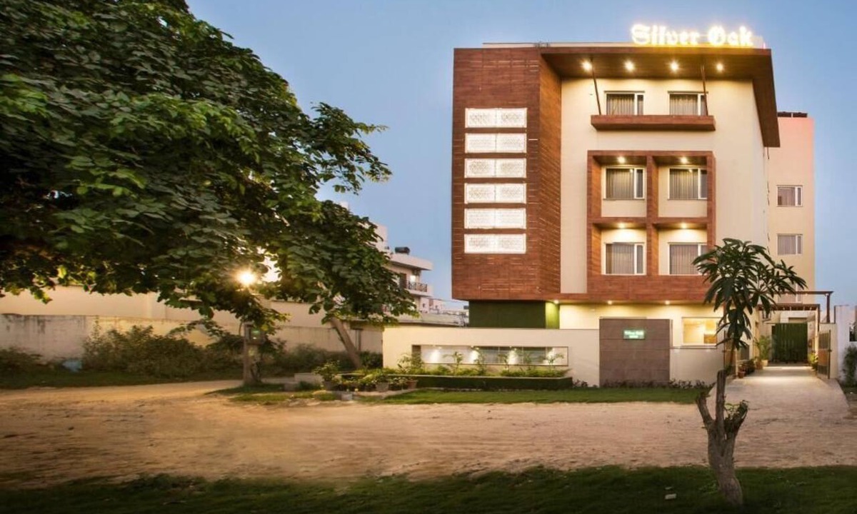 Sector 39 Hotel | SILVER OAK