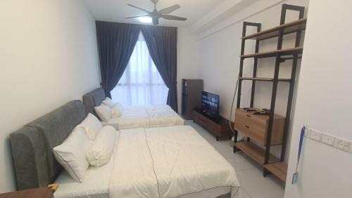 Bukit Indah Apartment | Sky Trees 4 Guests High Floor 600 Mbps Nflix Garden View A1801
