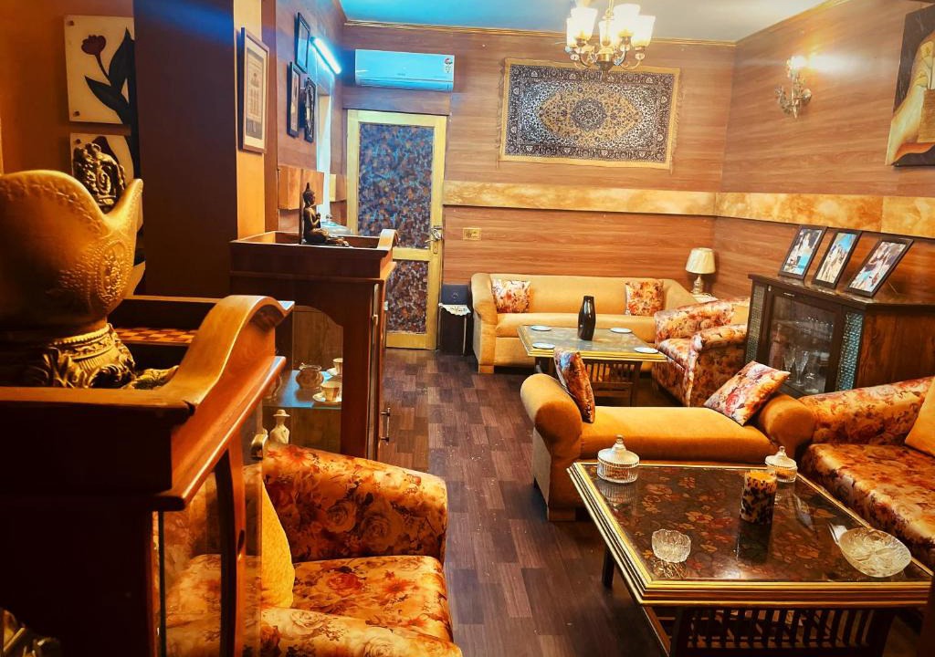 Chittaranjan House | Small cozy room in a designer apartment