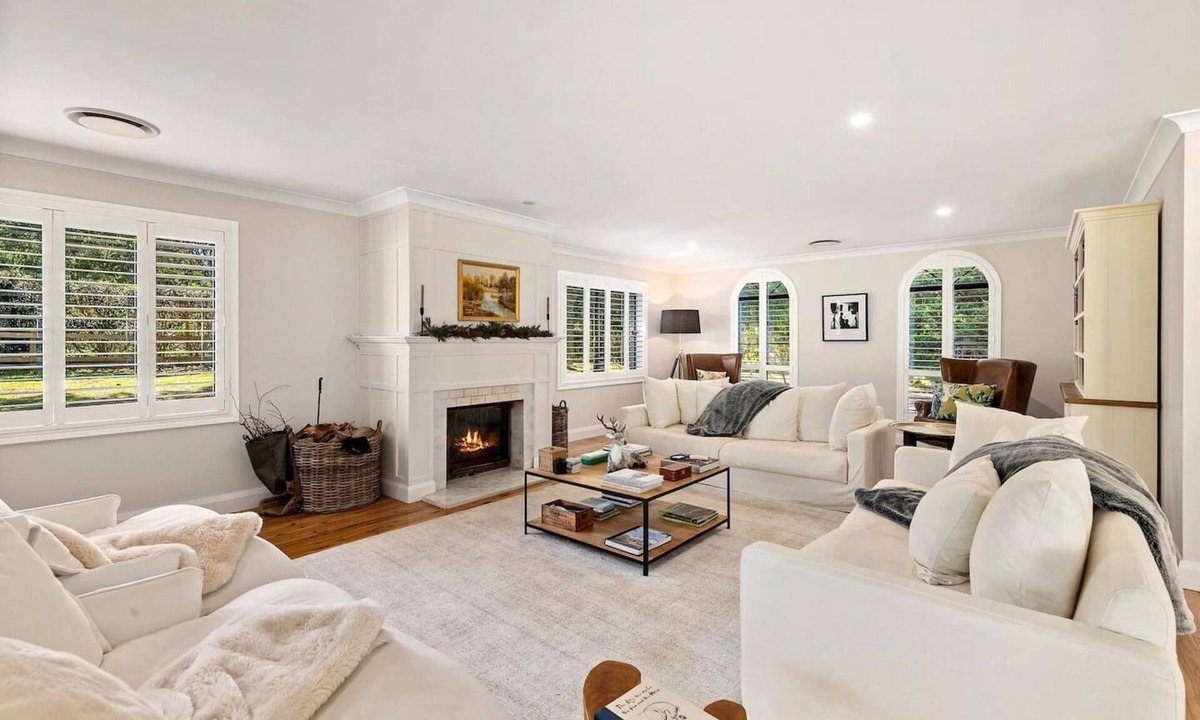 Bundanoon House | Southern Highlands Villa, Spacious, Gardens, Pool