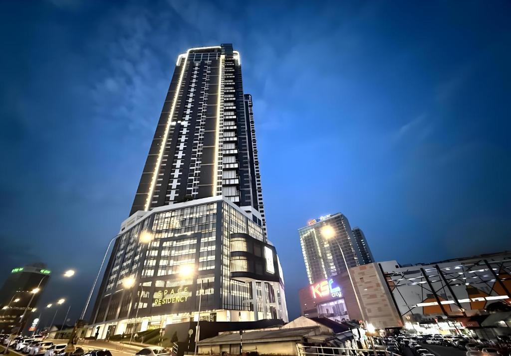 Taman Century Apartment | Space Residency by Avery with Cityview at JBCC #Free Parking #Walk 100m to KSL #Infinity Pool #中英文房东
