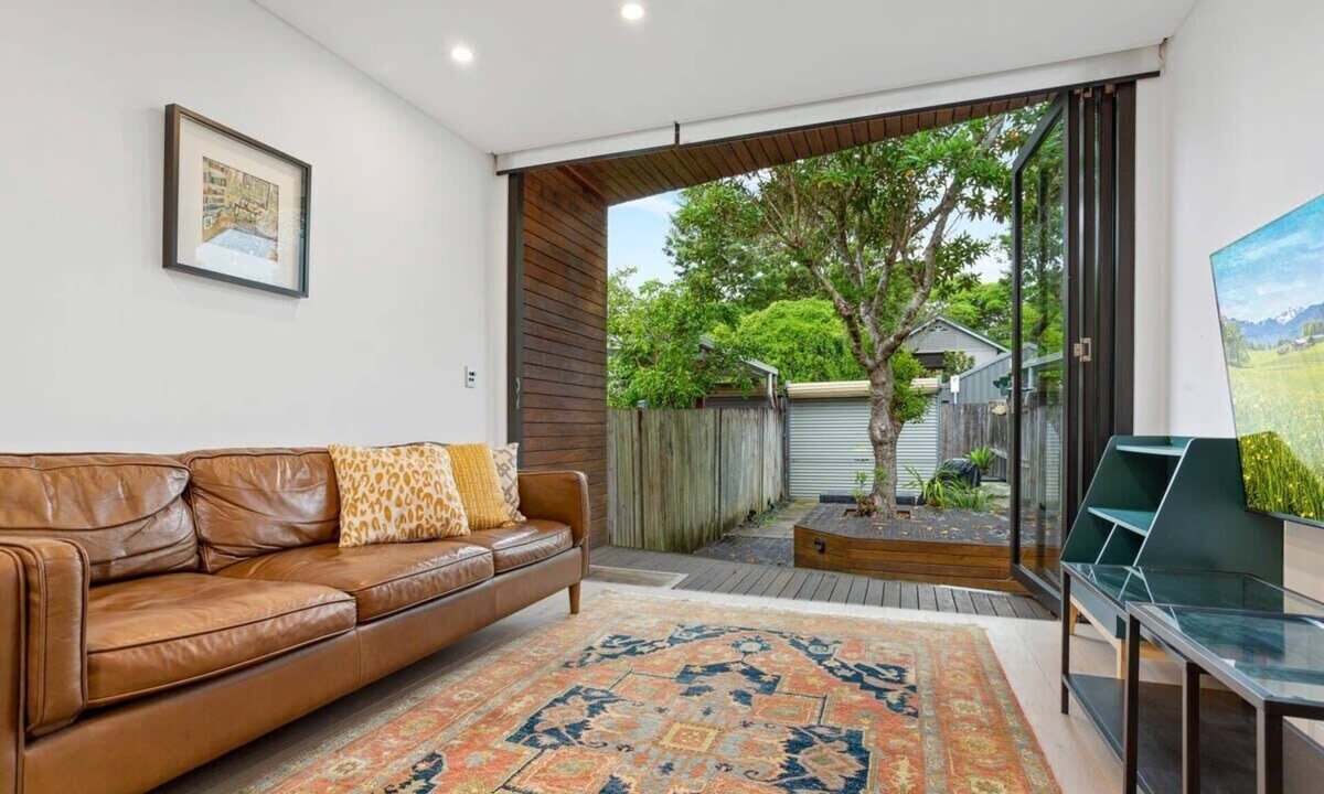 Annandale House | Spacious 2-Bed House in Inner City