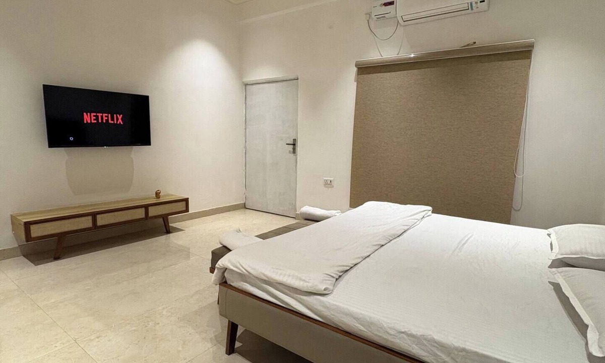 Allahabad Condo | Spacious 2BHK-AC -TV- Balcony with Kitchen