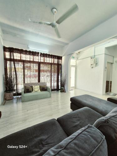 Gelugor House | Spacious 9 Rooms house 23paxQbay MallSpice Arena