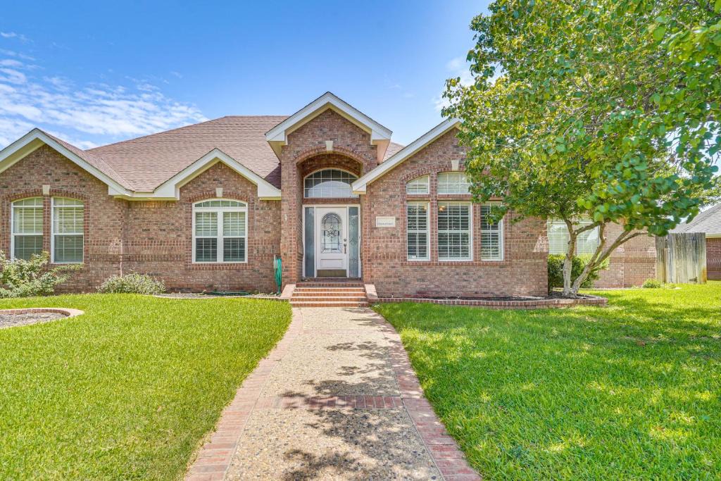 Odessa House | Spacious Backyard & Patio! Family Haven in Odessa