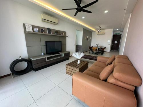 Seri Tanjung Pinang Apartment | Spacious Comfy 8pax, 3 Bedroom, 2 Car Park, The Landmark