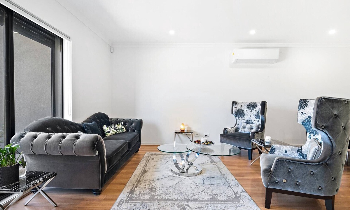 Tarneit Apartment | Spacious Tarneit Home with Private Garden