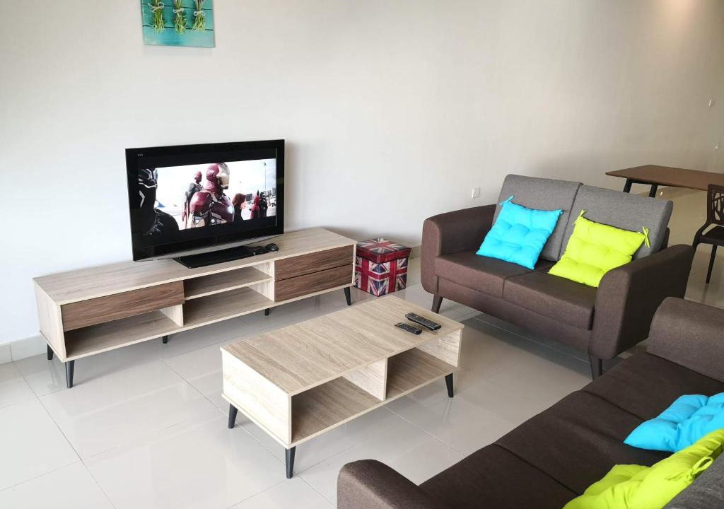 Jenjarom House | Sparkling clean Homestay @ Kota Kemuning - Rimbayu
