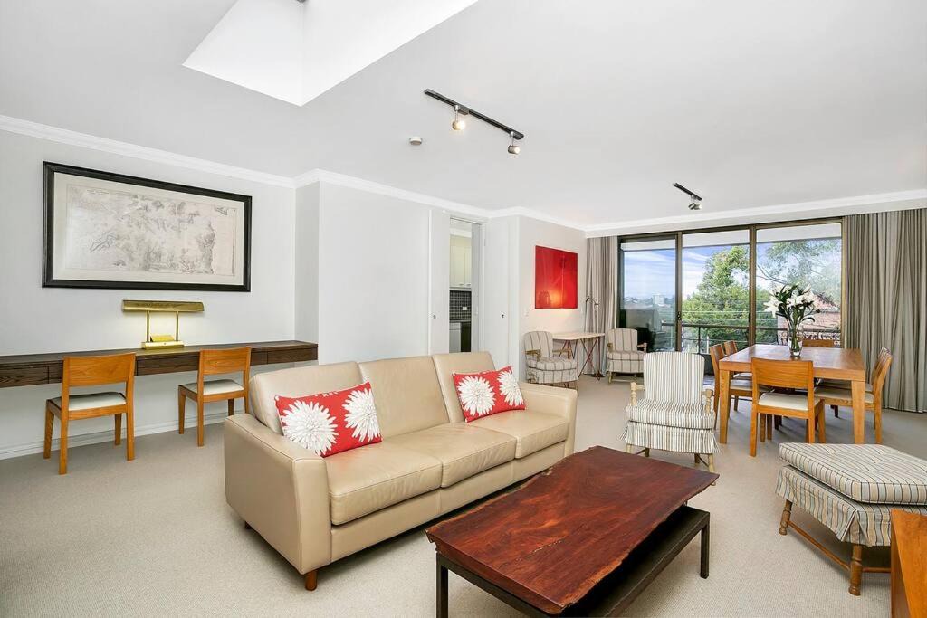 Cremorne Apartment | SPF13-Sunny, Spacious, Highly Convenient Apartment