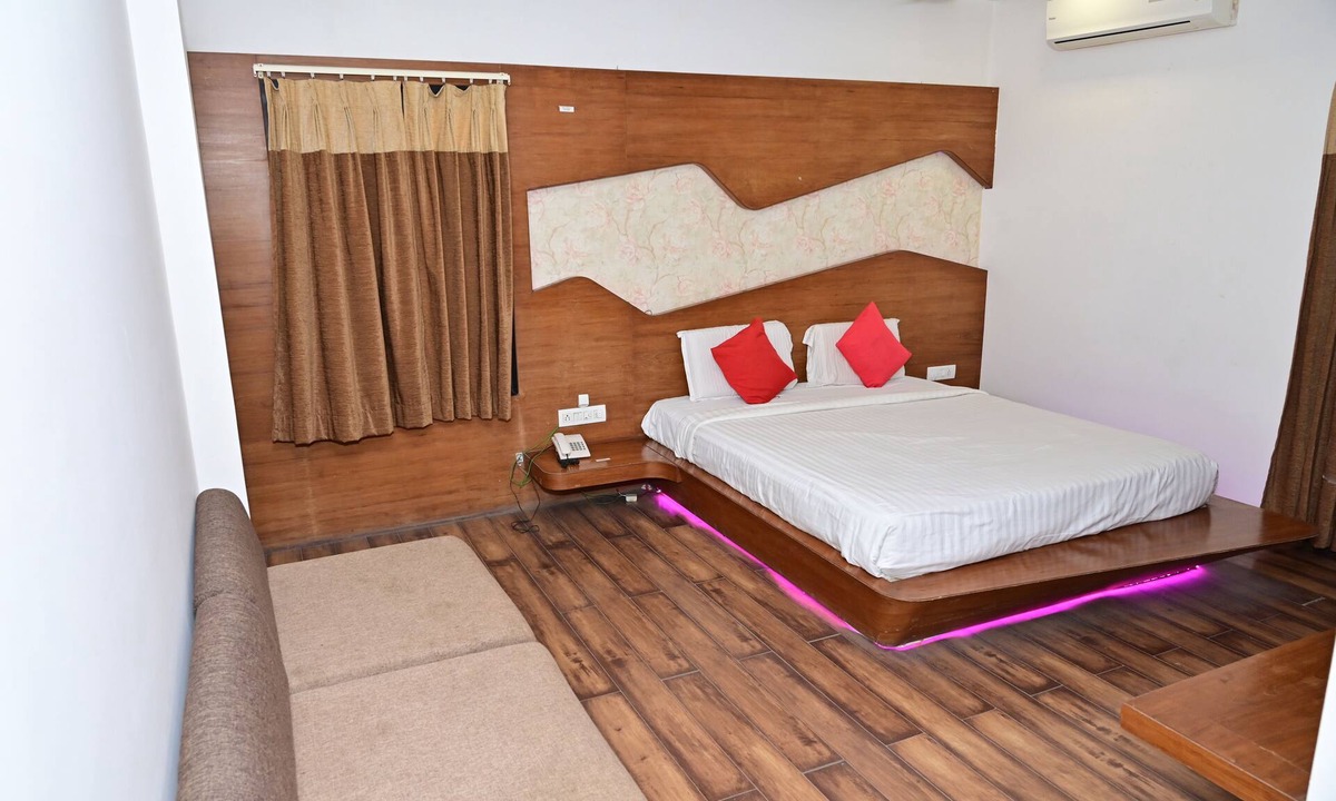 Gondia Hotel | Sri Shivam Hotel