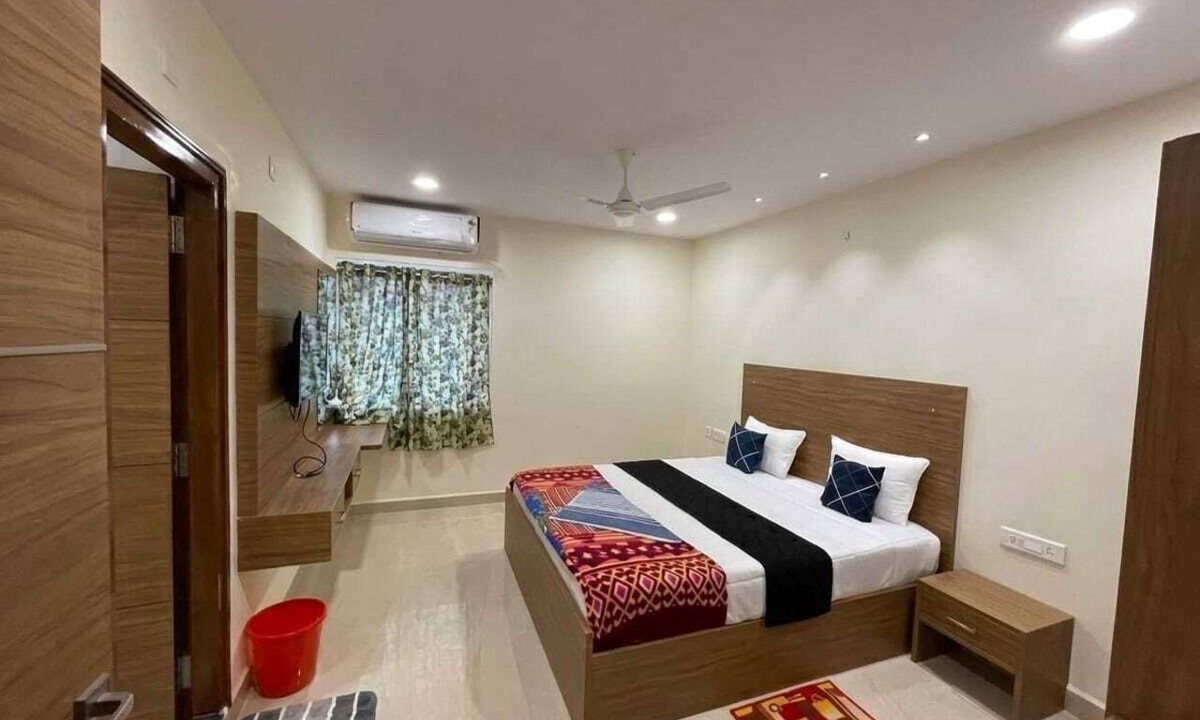Tirupati Hotel | SriLakshmitulasiresidency by pickurstay