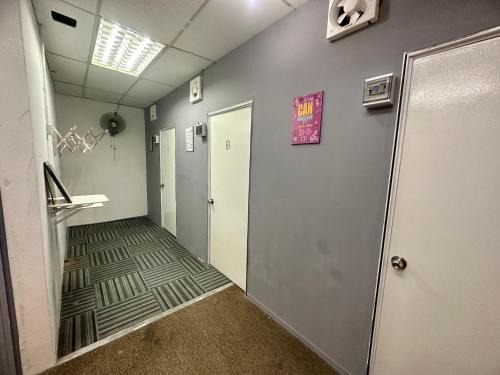 Kampung Sungai Kayu Ara Hotel | SS GREY HOSTEL Bandar utama
